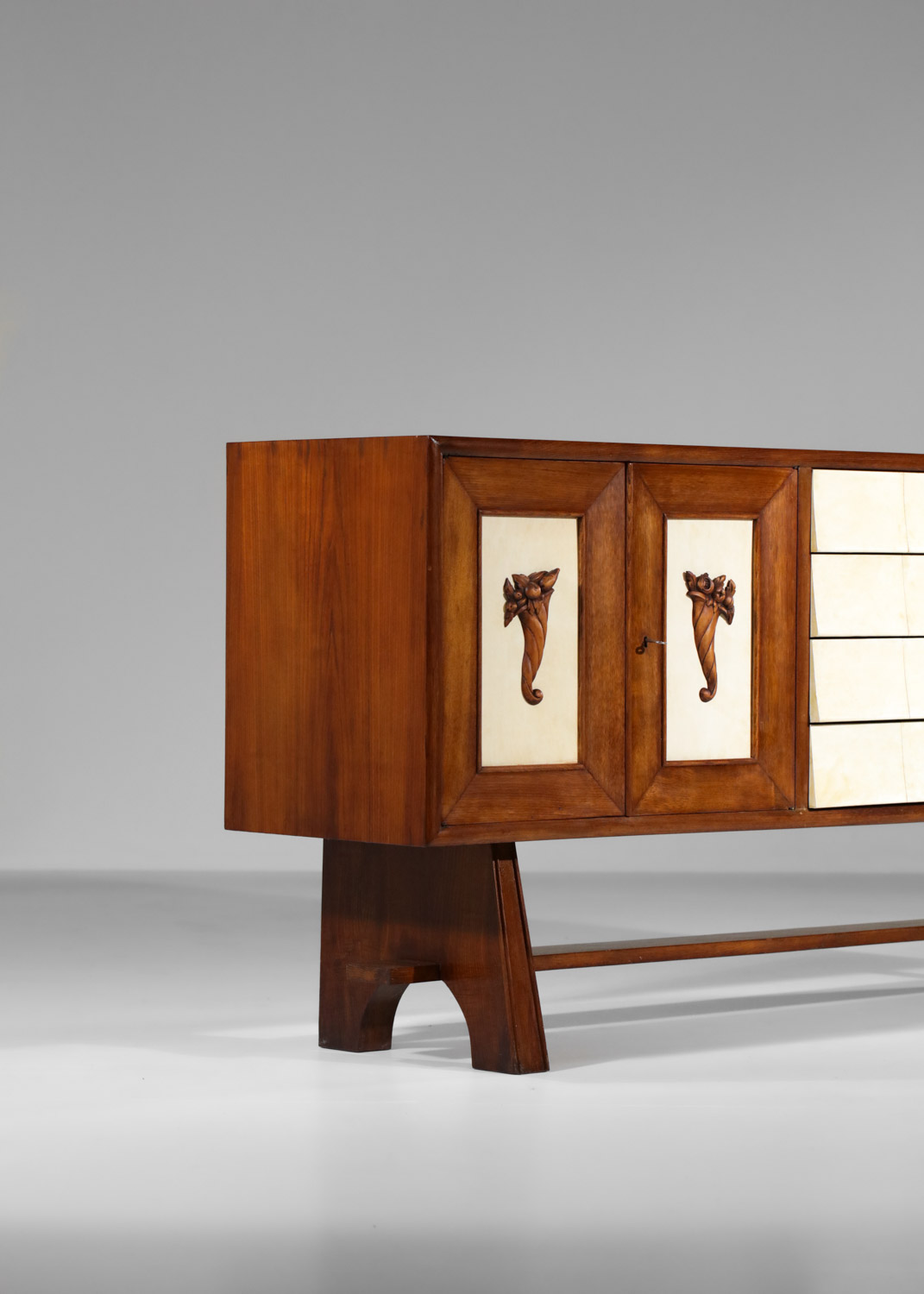 enfilade italienne années 60 style paolo buffa parchemin guglielmo ulrich