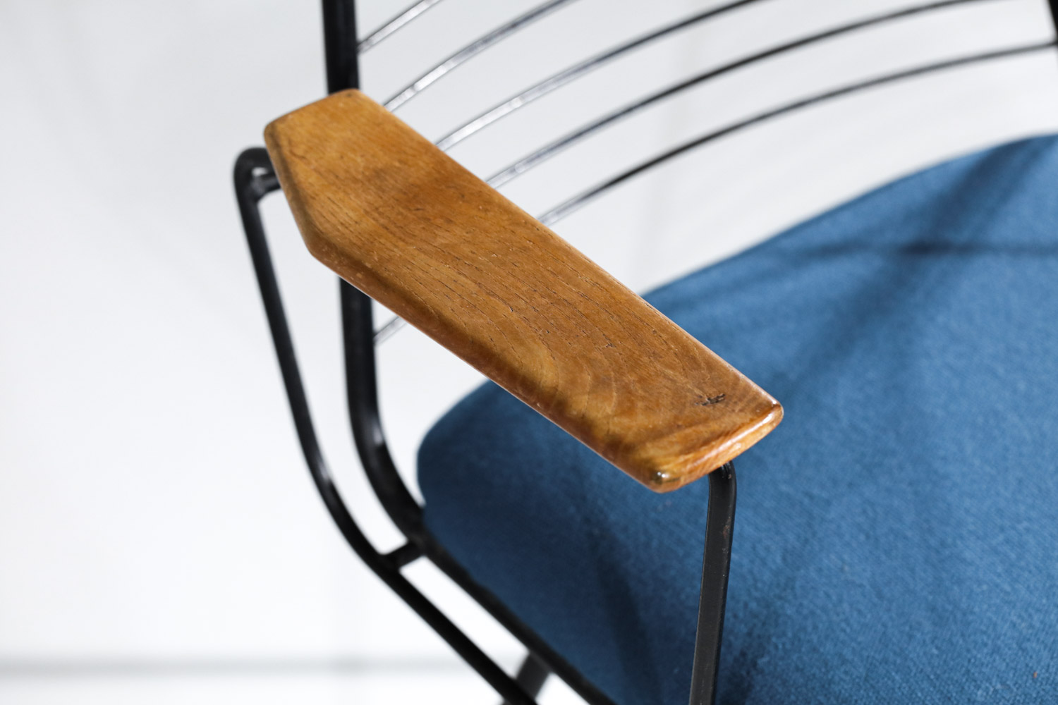 Chaise Jacques Tati Jean Louis Bonnant accoudoir bleu "Mon oncle" - H073