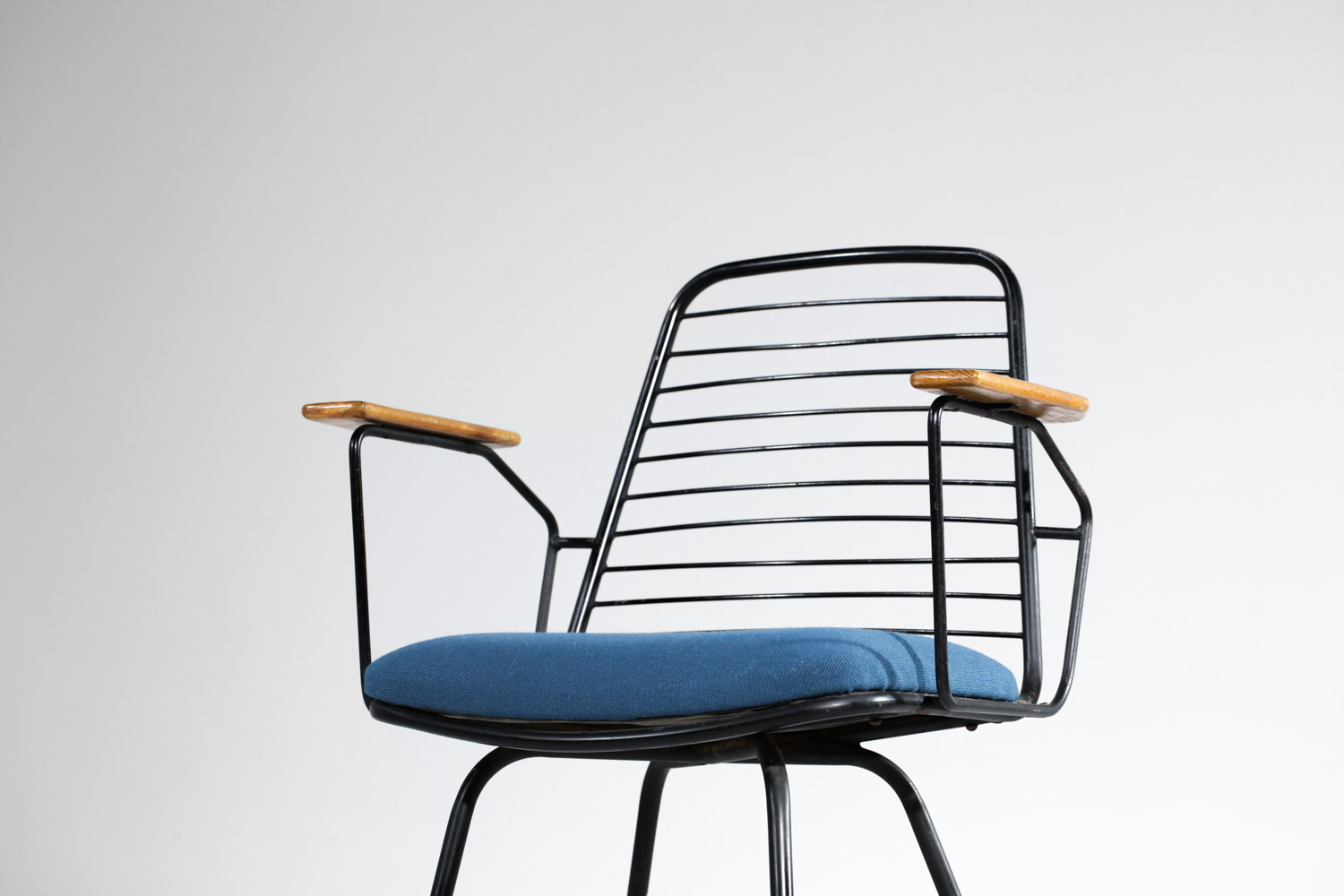 Chaise Jacques Tati Jean Louis Bonnant accoudoir bleu "Mon oncle" - H073