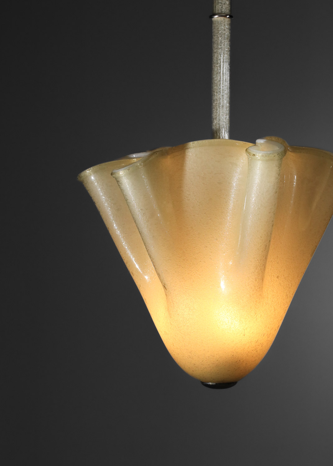 Grand lustre italien en verre de murano drapé beige attribué à Venini I182