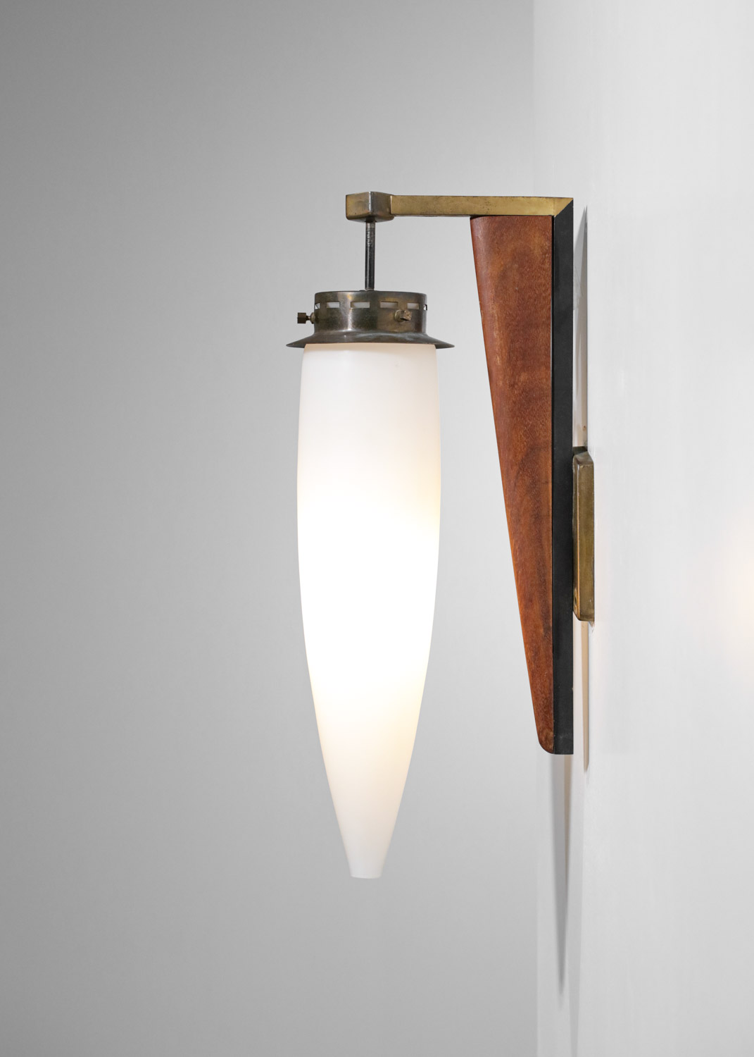 Grande Paire d'appliques italiennes stilnovo années 50 laiton bois opaline