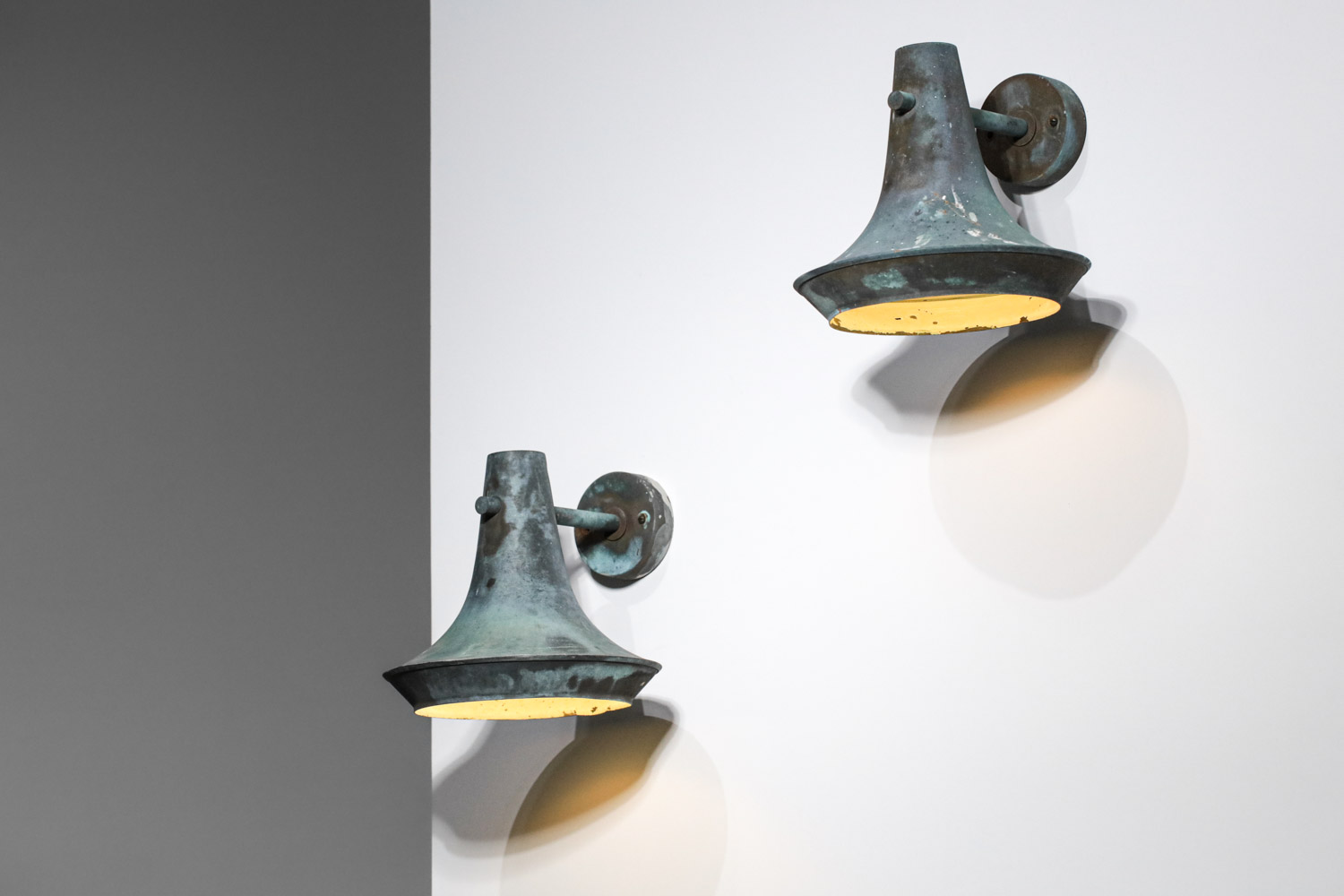 Grande paire d_appliques suédoises en cuivre attribuées à Hans Agne Jakobsson cuivre patiné - G840