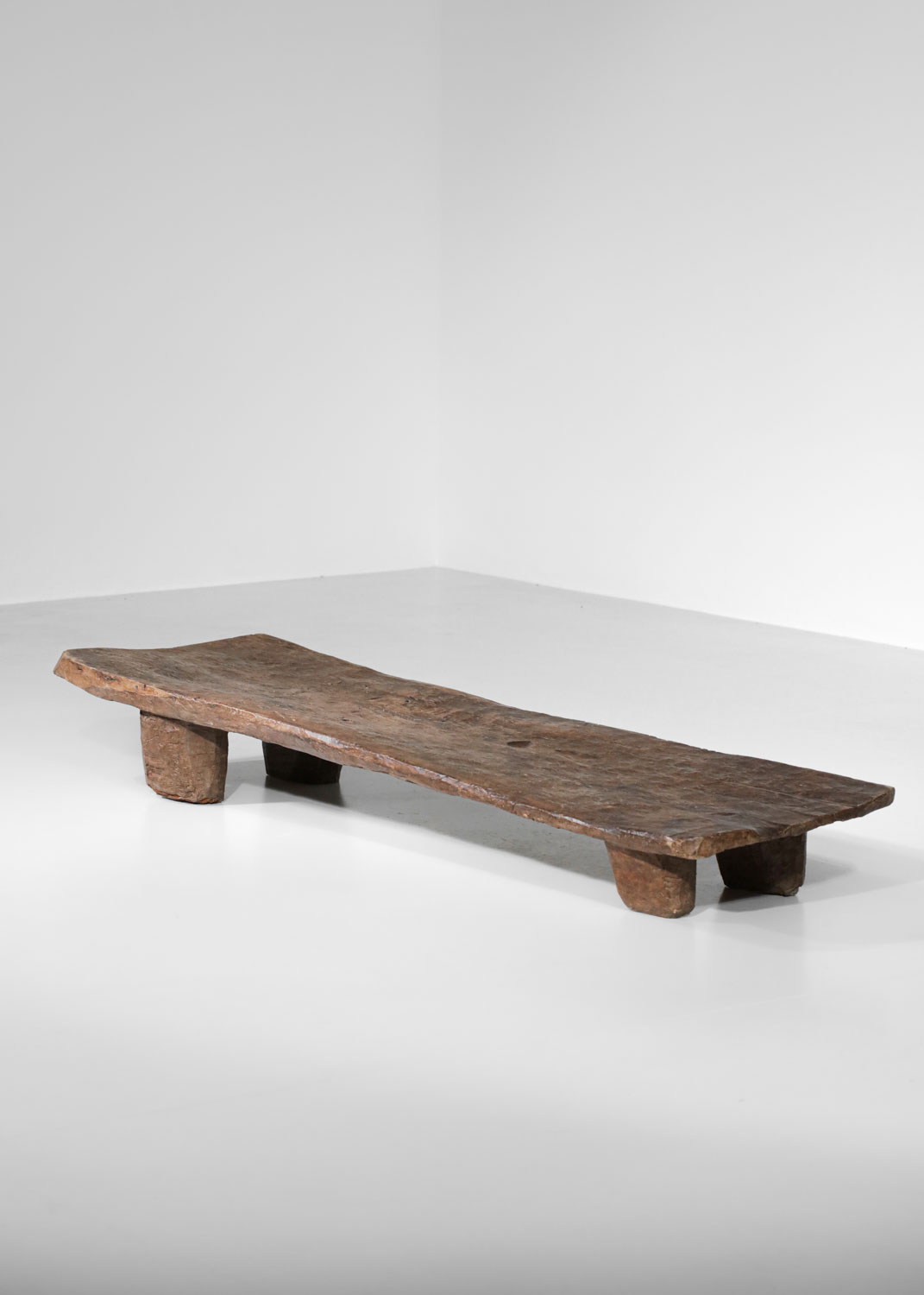 Lit de repos Senoufou en bois massif table basse - G593 – Image 3