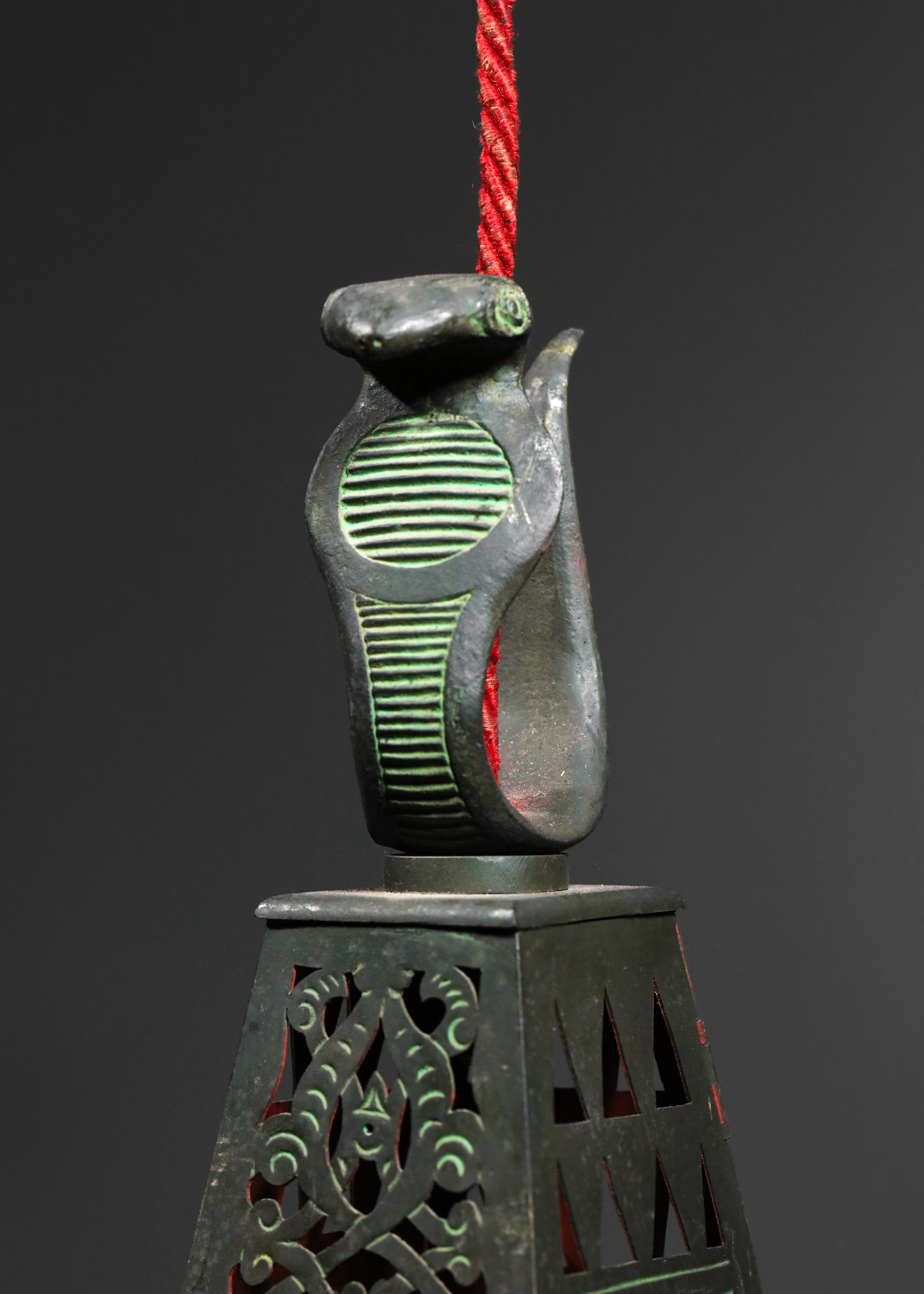 Lustre à décor orientaliste des années 40 en bronze ciselé pièce unique - H347