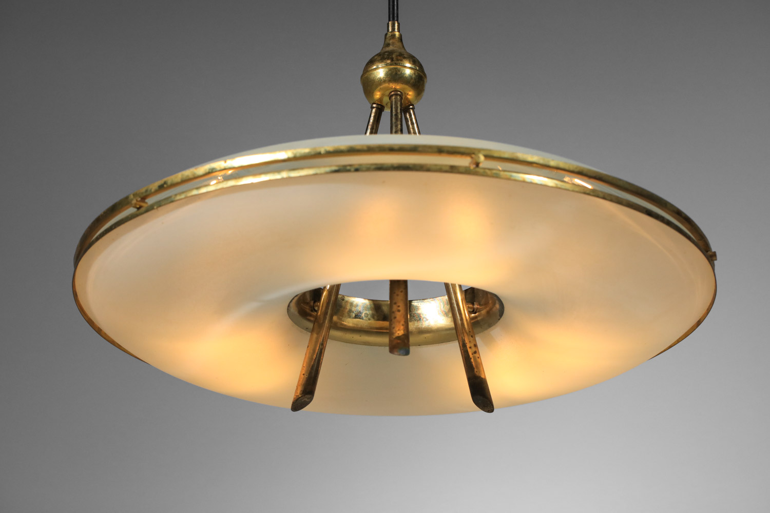 Lustre suspension italienne dans le gout de pietro chiesa verre et laiton soucoupe H571