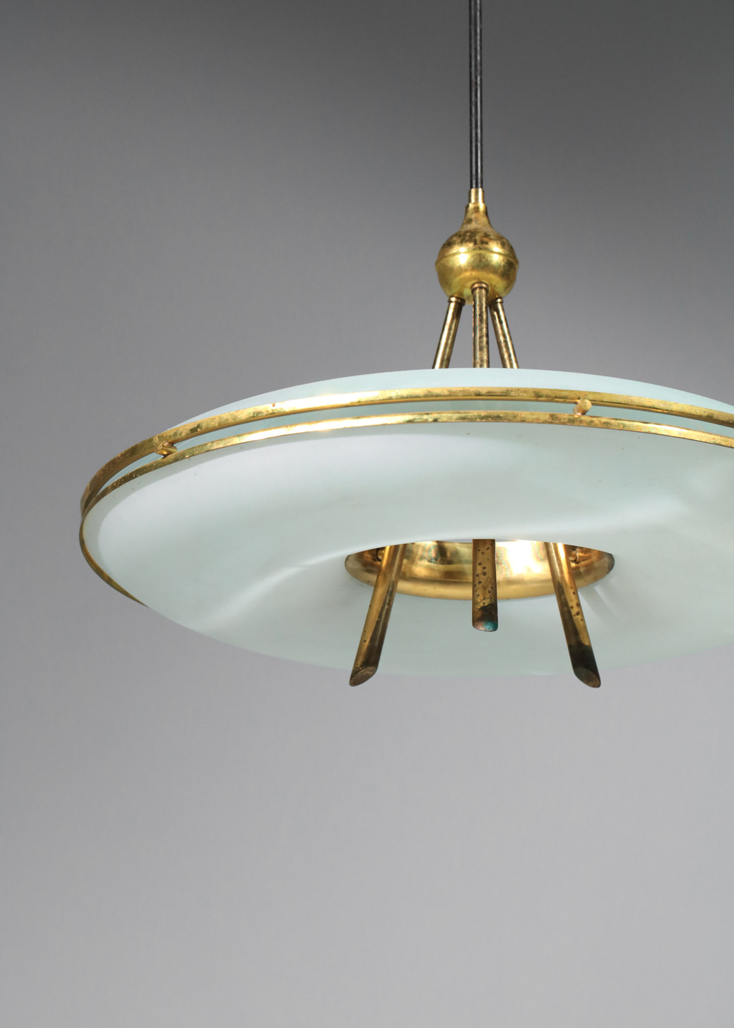 Lustre suspension italienne dans le gout de pietro chiesa verre et laiton soucoupe H571