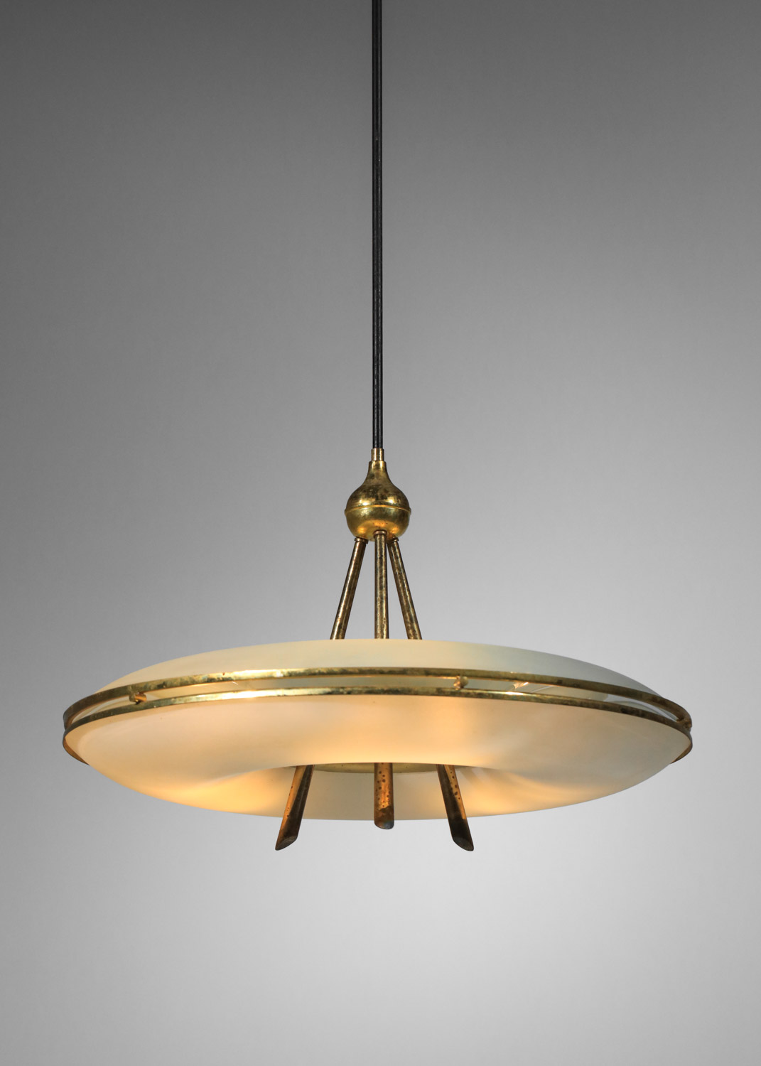 Lustre suspension italienne dans le gout de pietro chiesa verre et laiton soucoupe H571