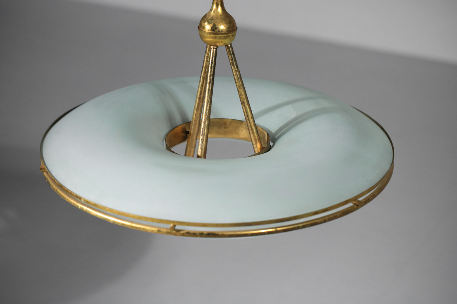 Lustre suspension italienne dans le gout de pietro chiesa verre et laiton soucoupe H571