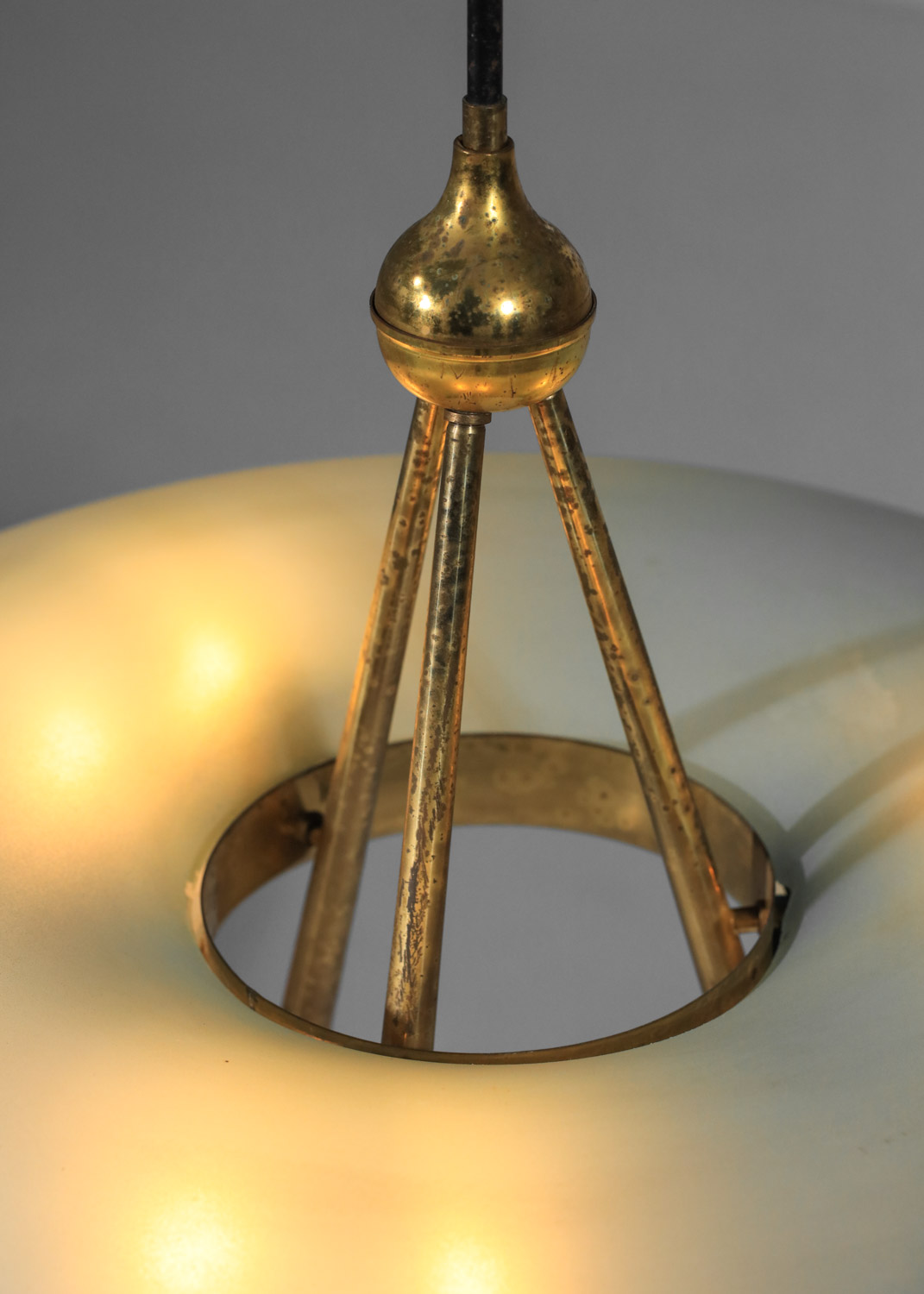 Lustre suspension italienne dans le gout de pietro chiesa verre et laiton soucoupe H571