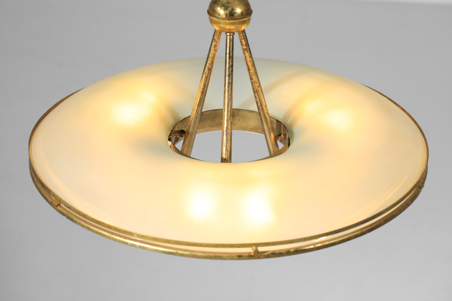 Lustre suspension italienne dans le gout de pietro chiesa verre et laiton soucoupe H571
