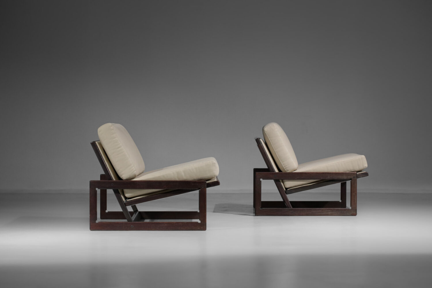 Paire de fauteuils chauffeuse Tobia scarpa beige italien cassina E459