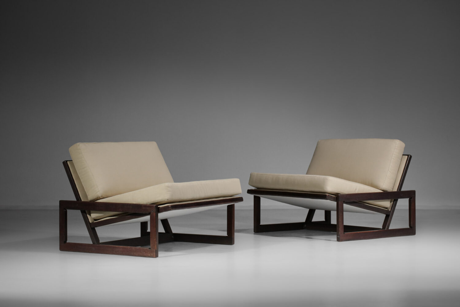 Paire de fauteuils chauffeuse Tobia scarpa beige italien cassina E459