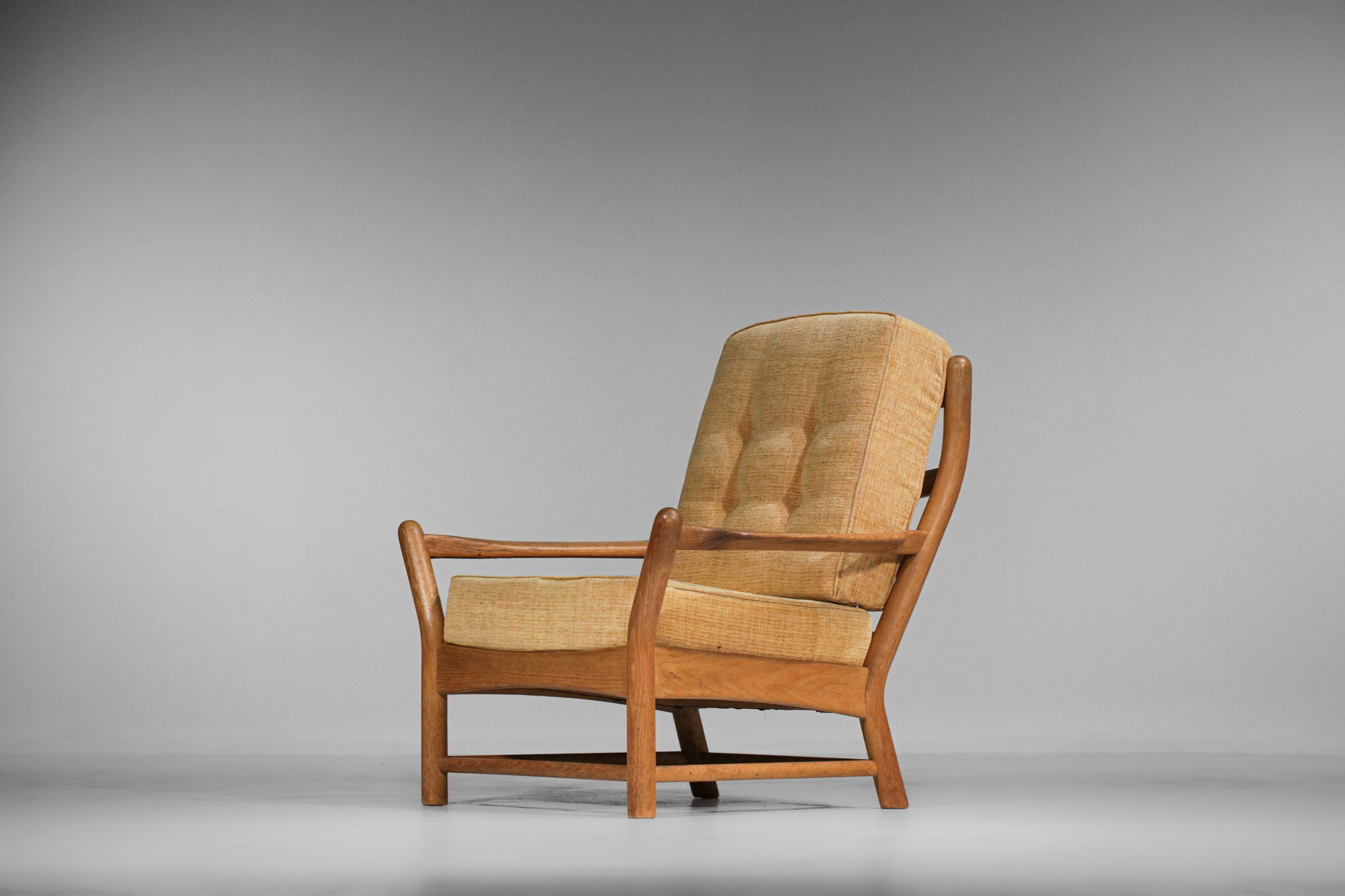 Paire de fauteuils en chêne massif Guillerme et Chambron