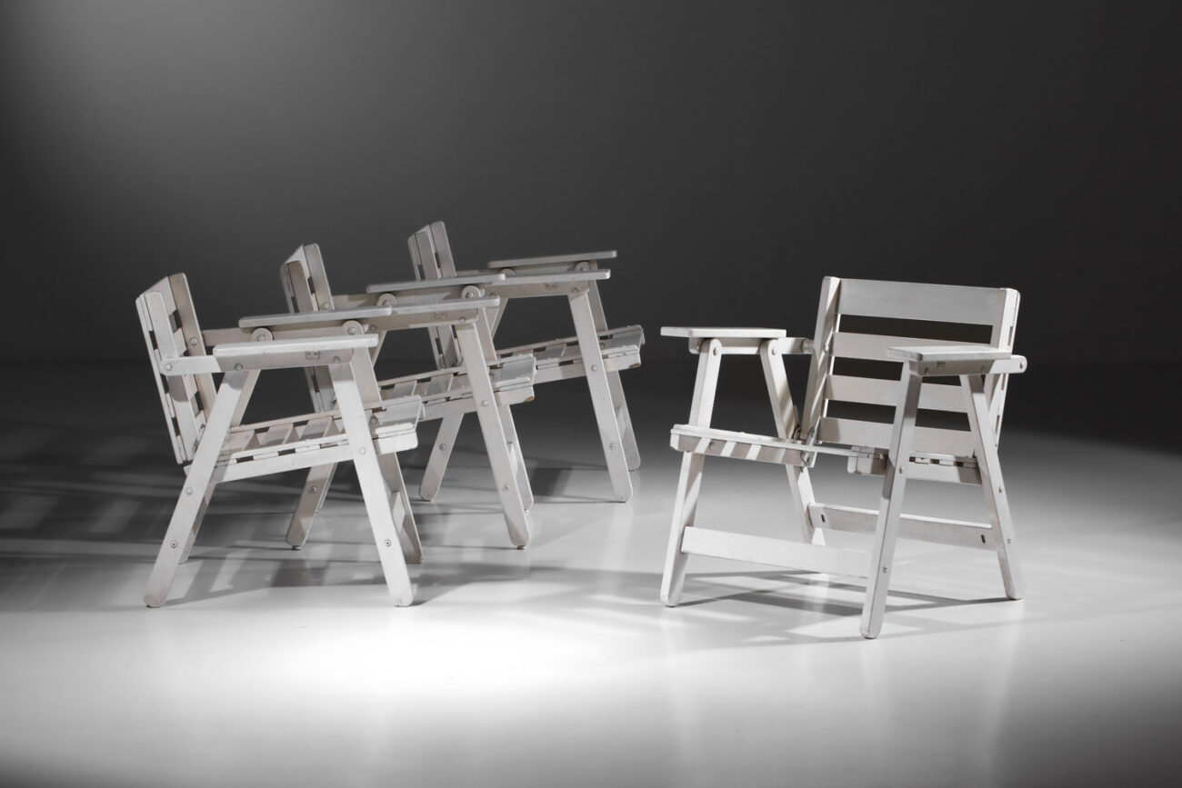 Suite de 4 fauteuils de jardin pliables années 70 80 en bois laqué blanc