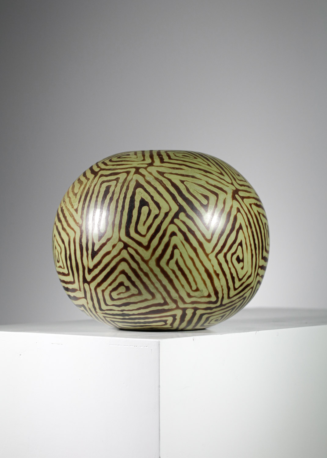 Vase boule décor géométrique style art déco - E088