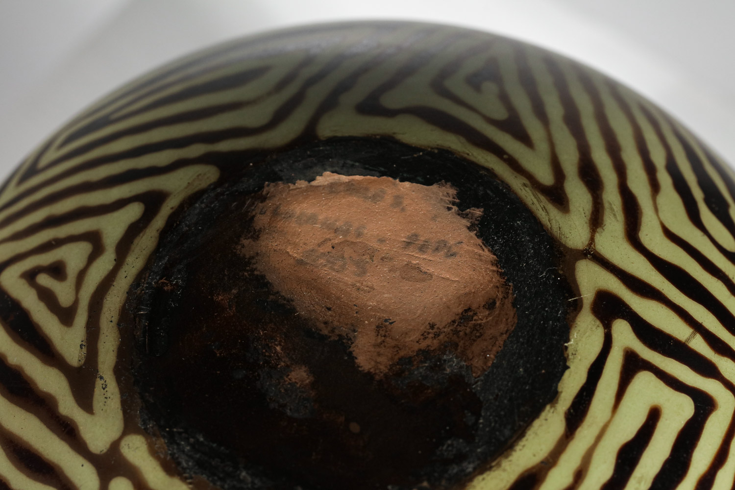 Vase boule décor géométrique style art déco - E088