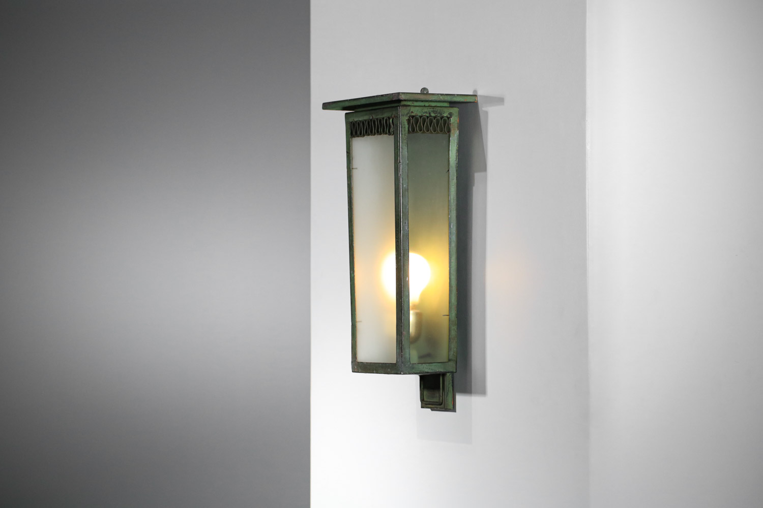 applique italienne des années 40 attr à Seguso en metal laqué et verre H559