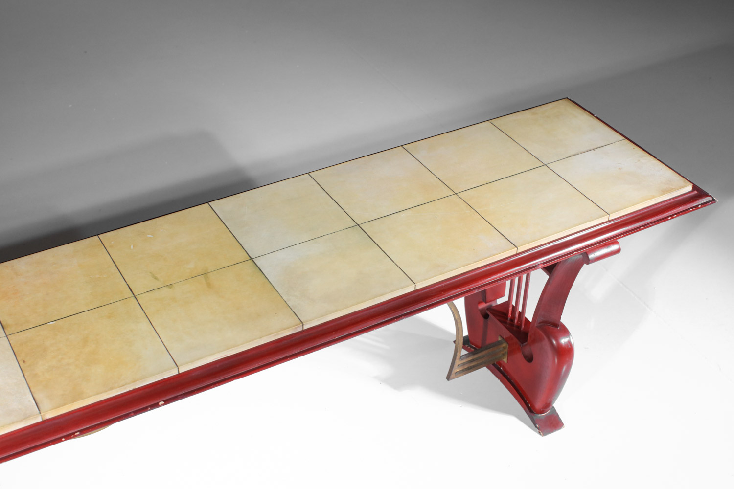 banc table basse des années 40 50 en bois laqué et parchemin à décor de harpe - I429