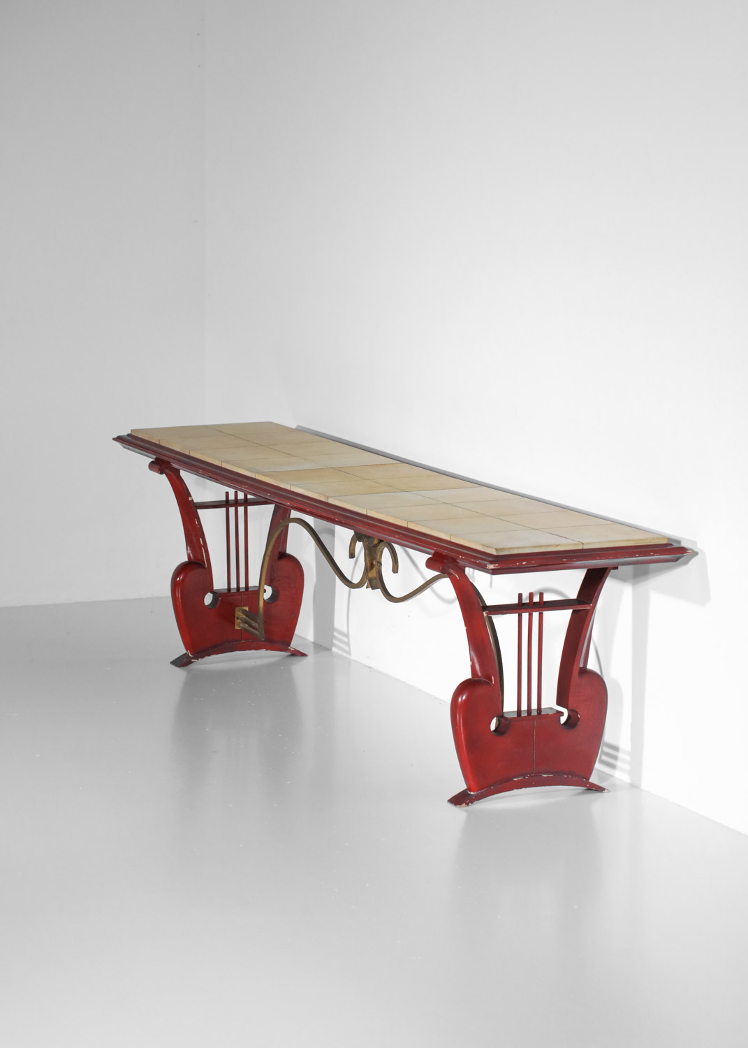banc table basse des années 40 50 en bois laqué et parchemin à décor de harpe - I429