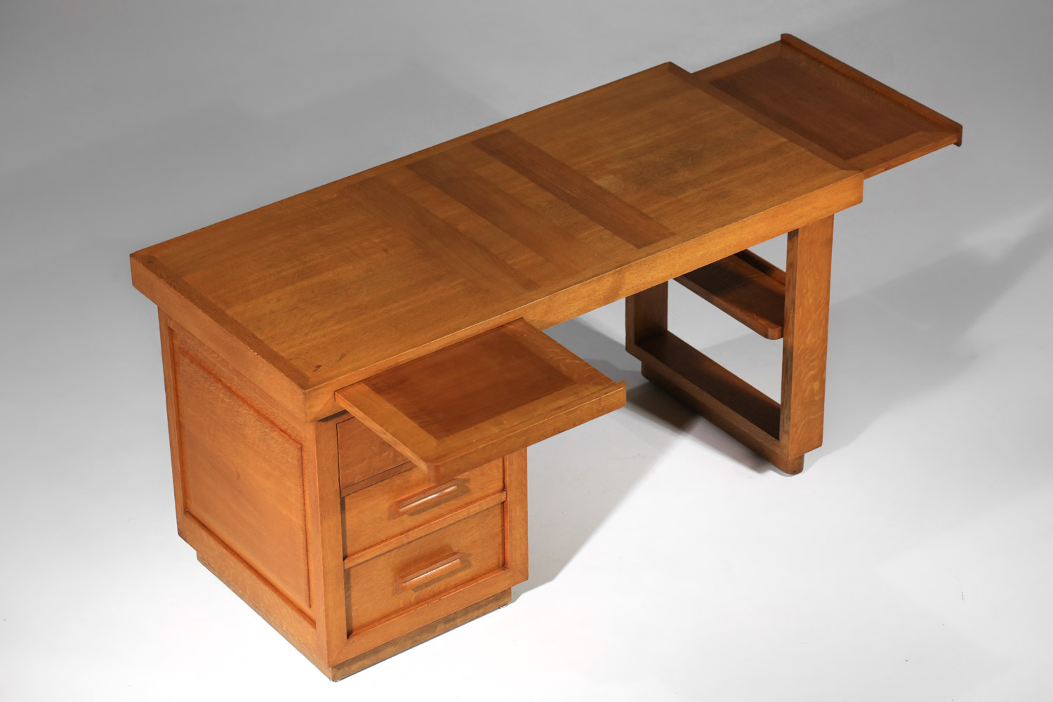 bureau français en chêne moderniste dans le goût de guillerme et chambron - H535