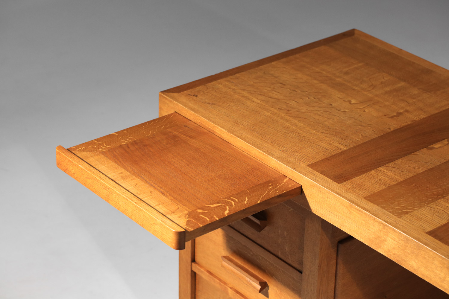 bureau français en chêne moderniste dans le goût de guillerme et chambron - H535