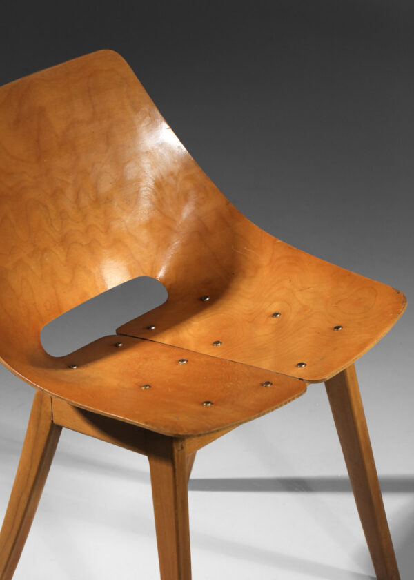 chaise tonneau par pierre guariche des années 60 en bois massif H488