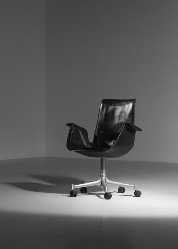 fauteuil de bureau Kastholm et Fabricius en cuir noir pour Kill International sur roulette modèle bas - I042