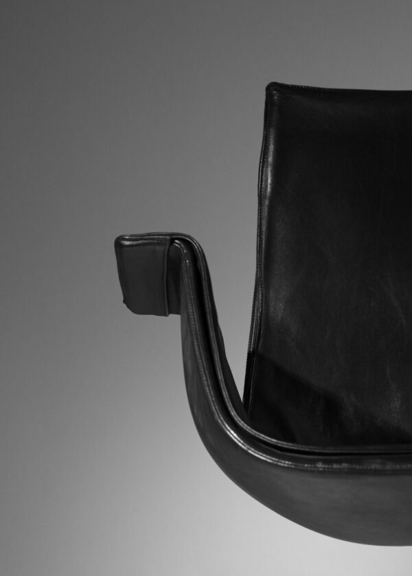 fauteuil de bureau kastholm et fabricius en cuir noir pour kill international tripode bas I117