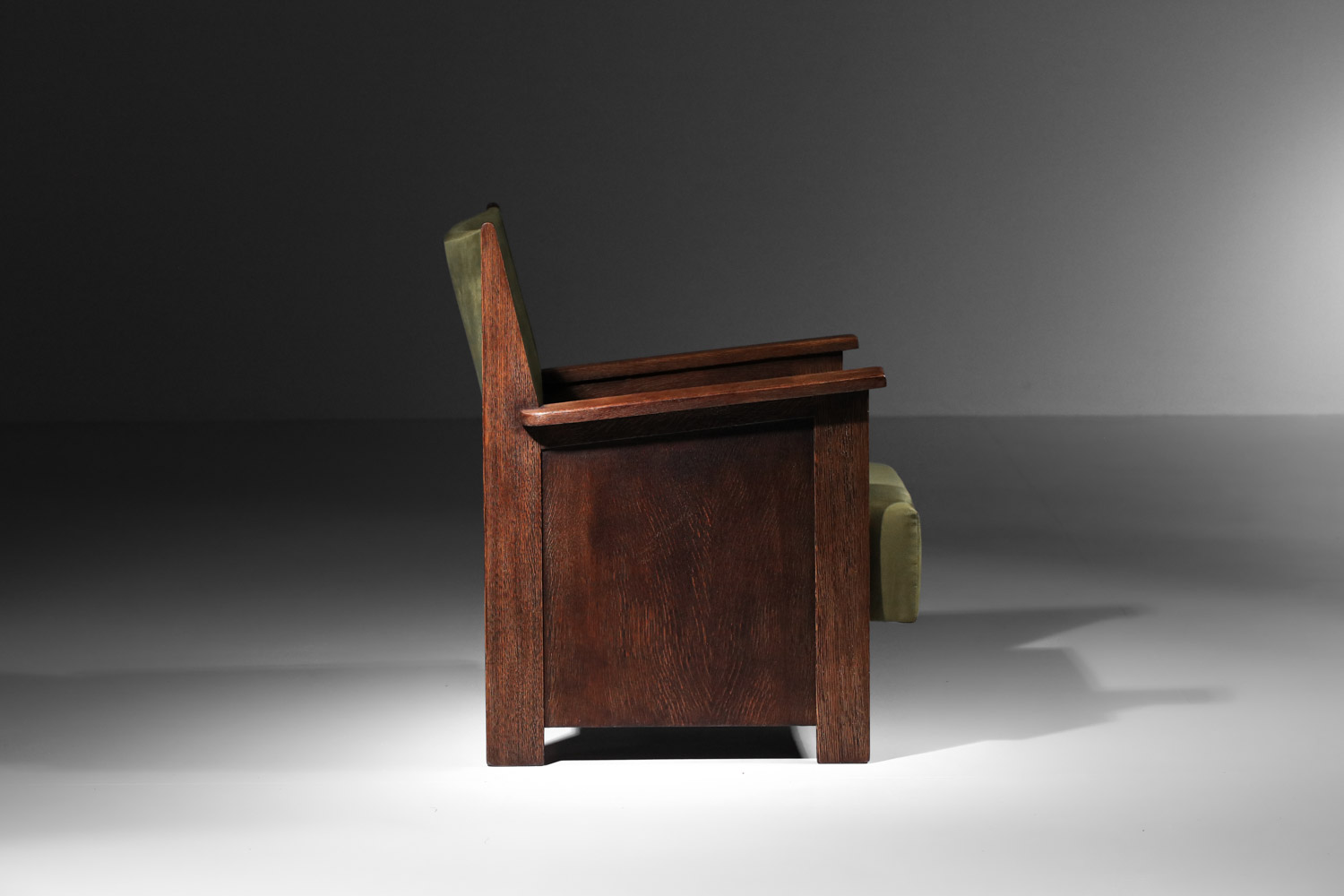 fauteuil des années 30/40 en chêne massif et velour - I686