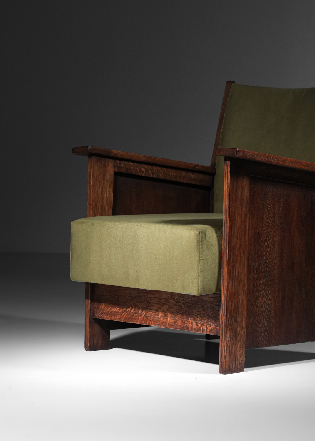 fauteuil des années 30/40 en chêne massif et velour - I686