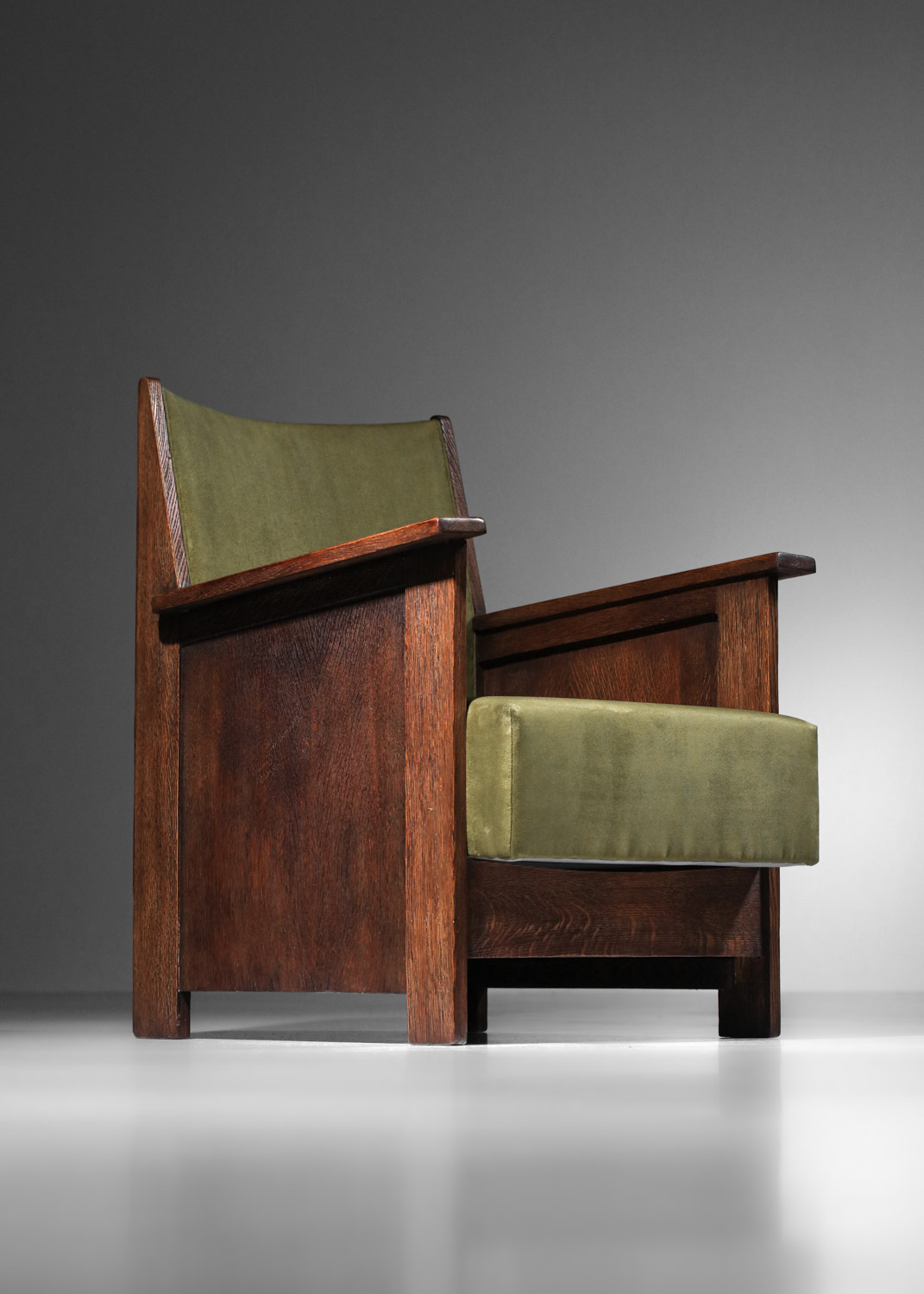 fauteuil des années 30/40 en chêne massif et velour - I686