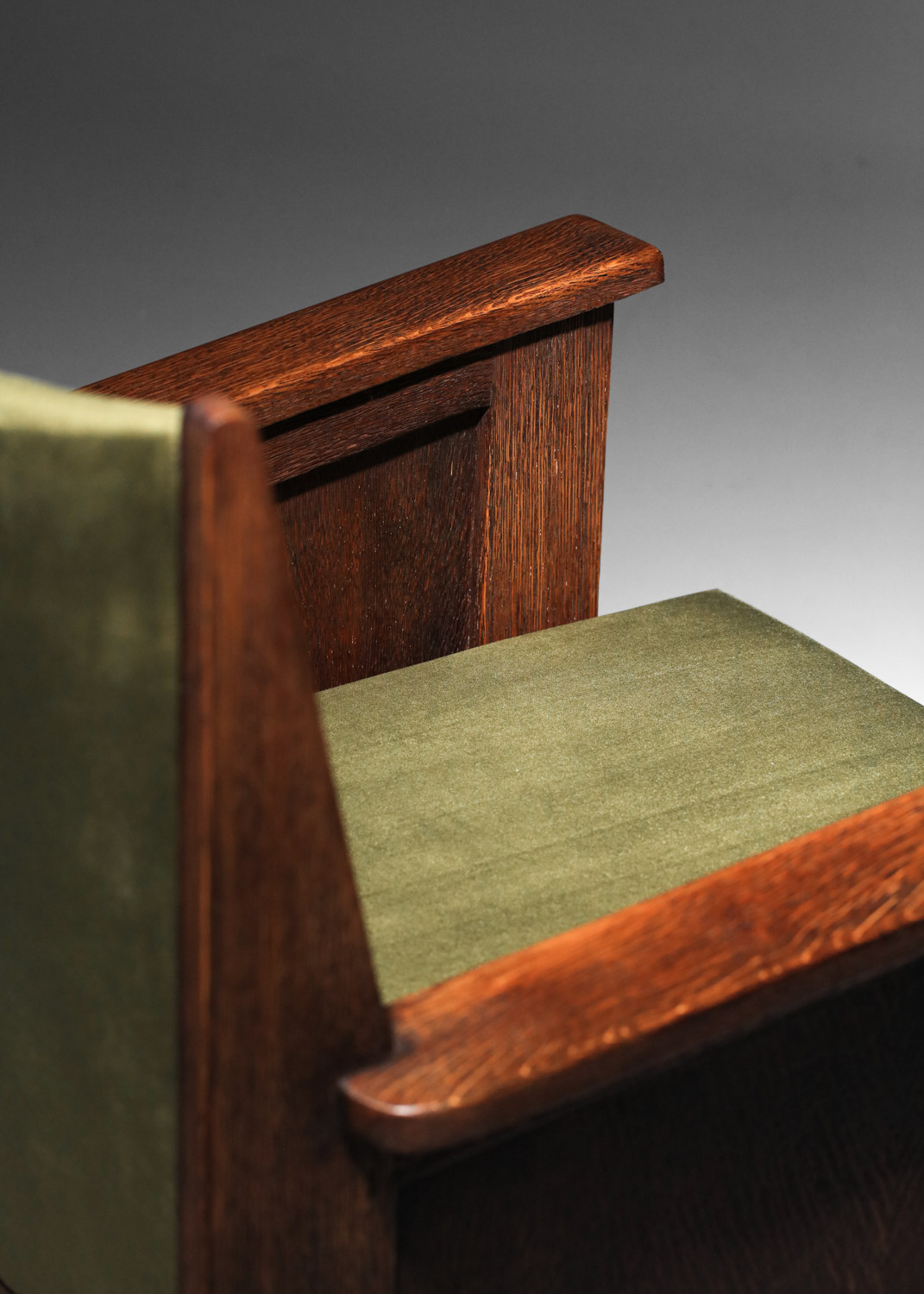 fauteuil des années 30/40 en chêne massif et velour - I686