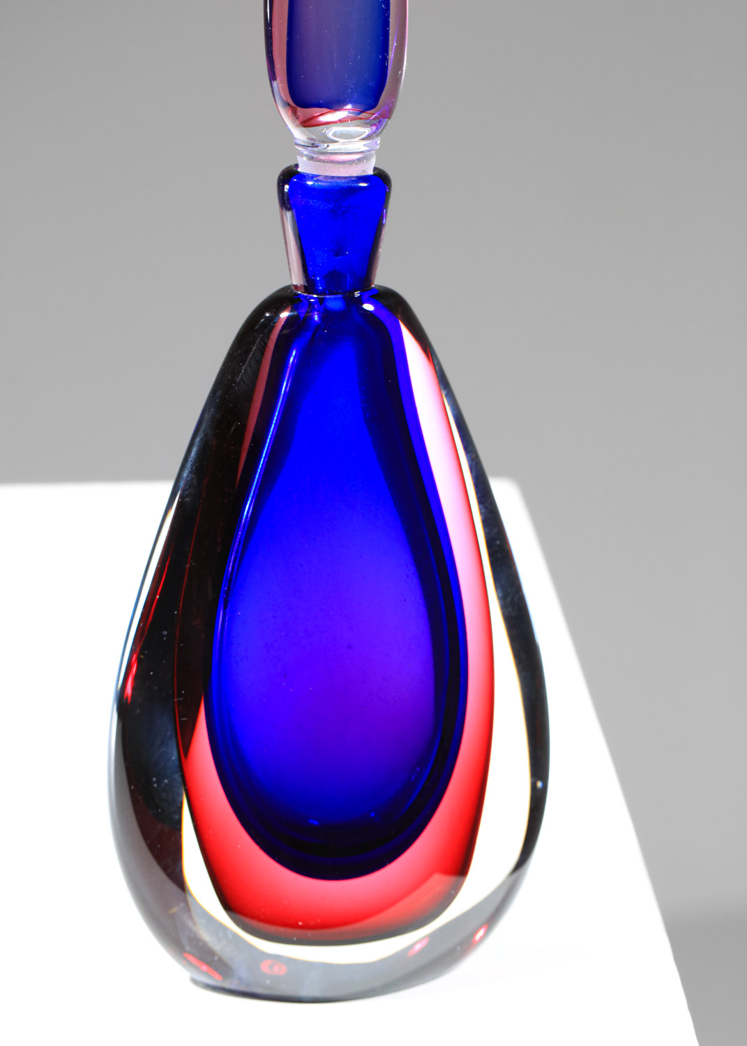 grand flacon bouteille en verre de Murano bleu et rouge années 60 - H480
