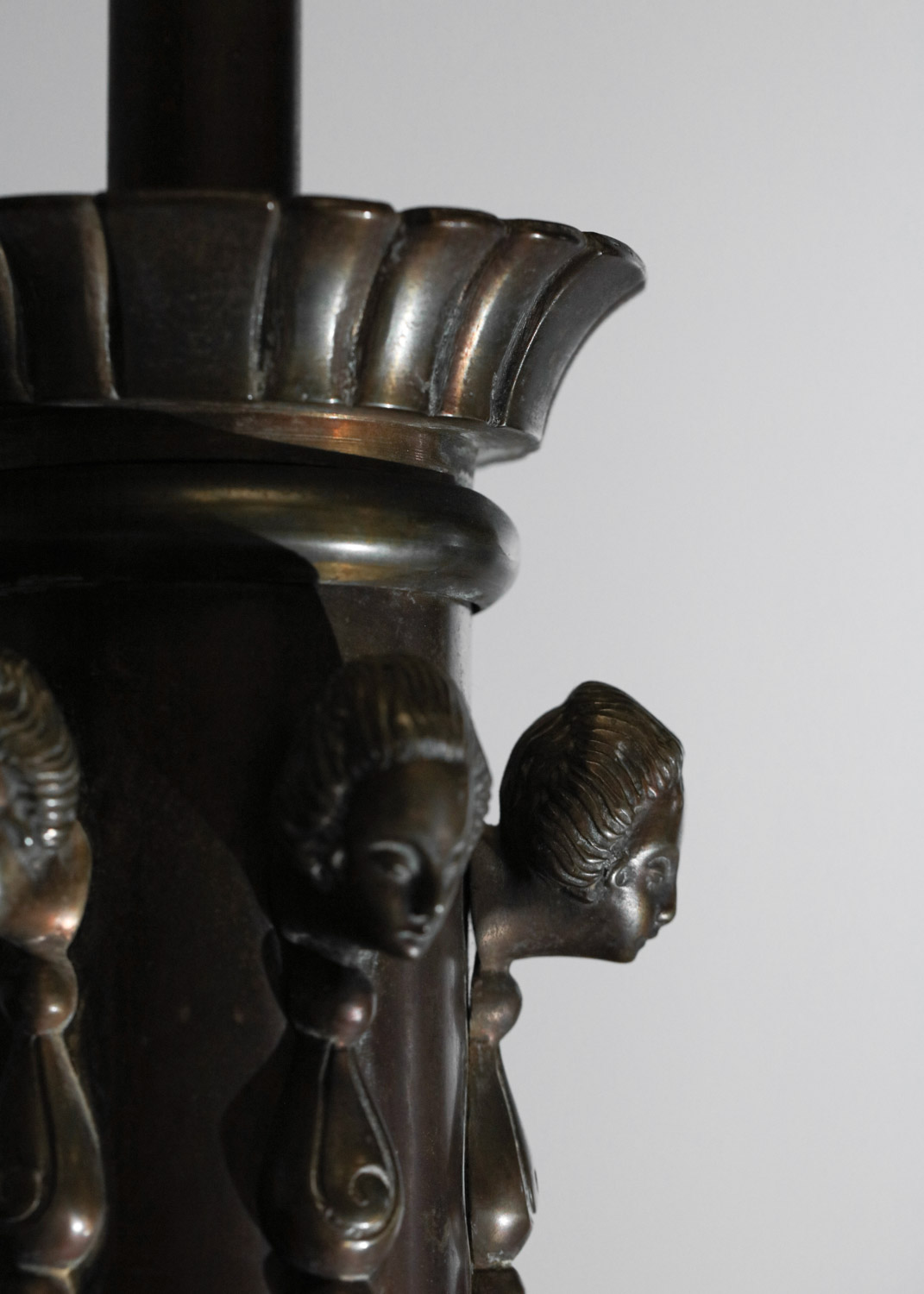 grand lustre en bonze à patine noire années 30/40 - G189