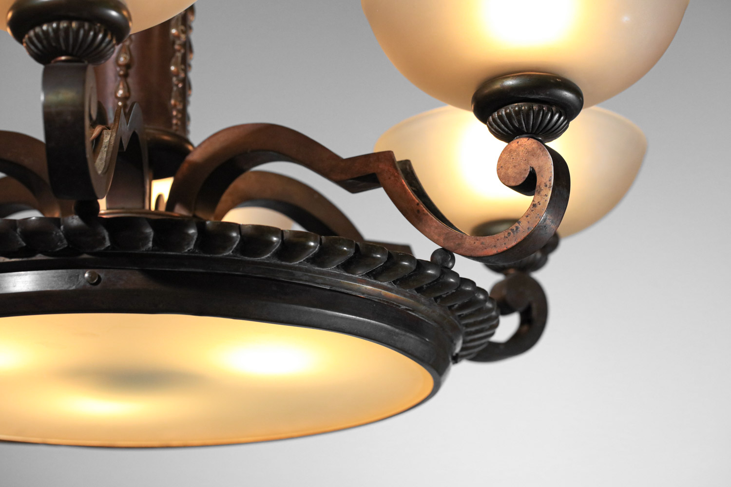 grand lustre en bonze à patine noire années 30/40 - G189