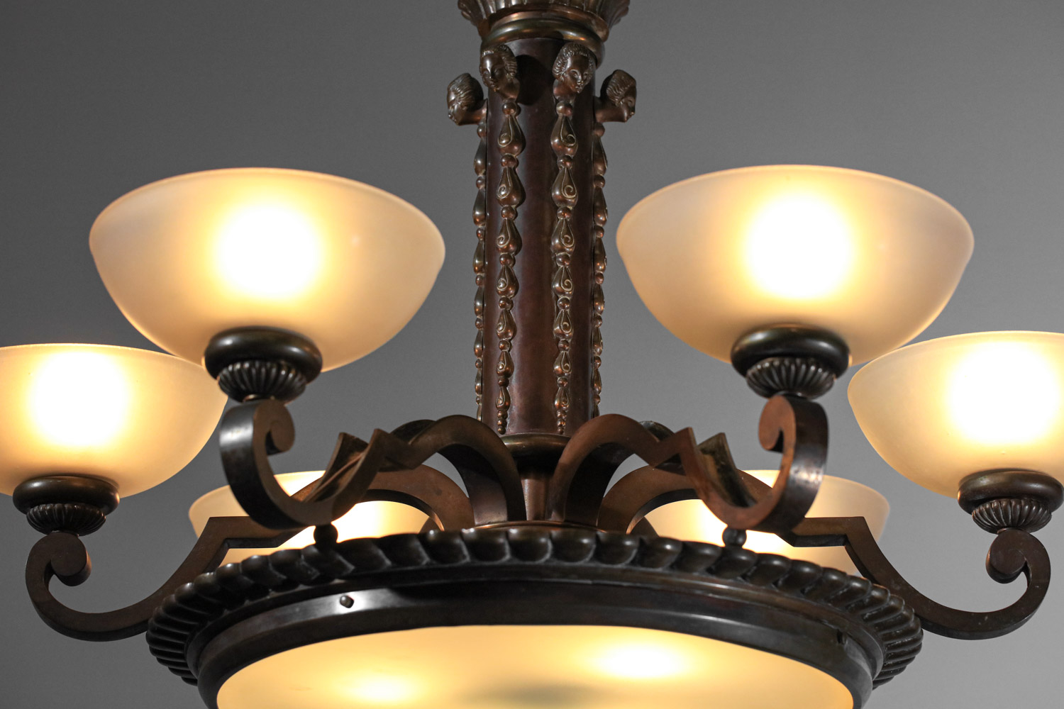 grand lustre en bonze à patine noire années 30/40 - G189