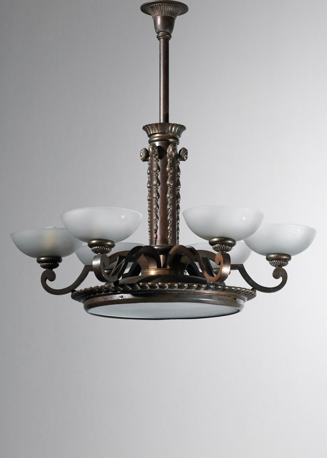 grand lustre en bonze à patine noire années 30/40 - G189