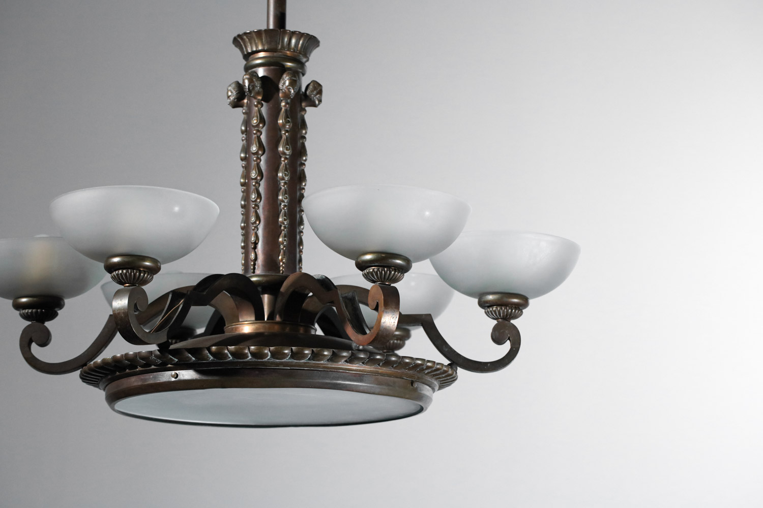 grand lustre en bonze à patine noire années 30/40 - G189
