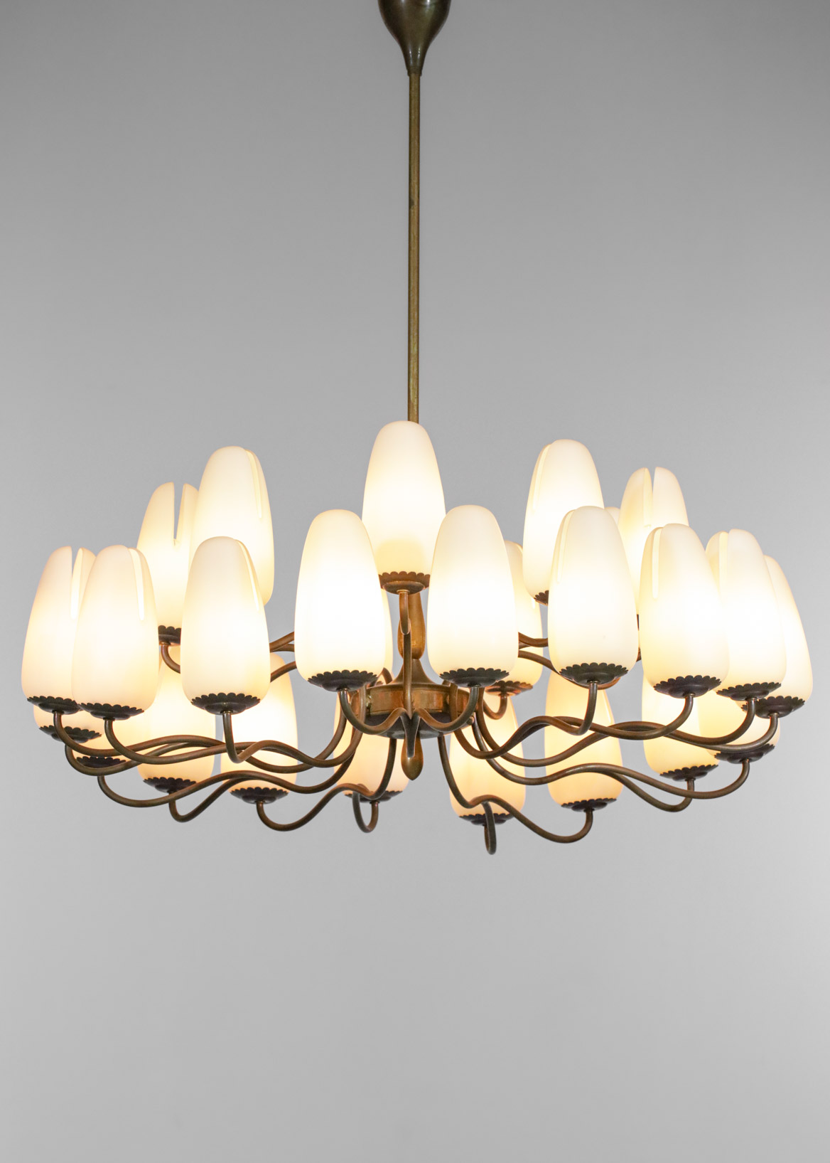 Grand lustre italien années 60 opaline et laiton massif - F577