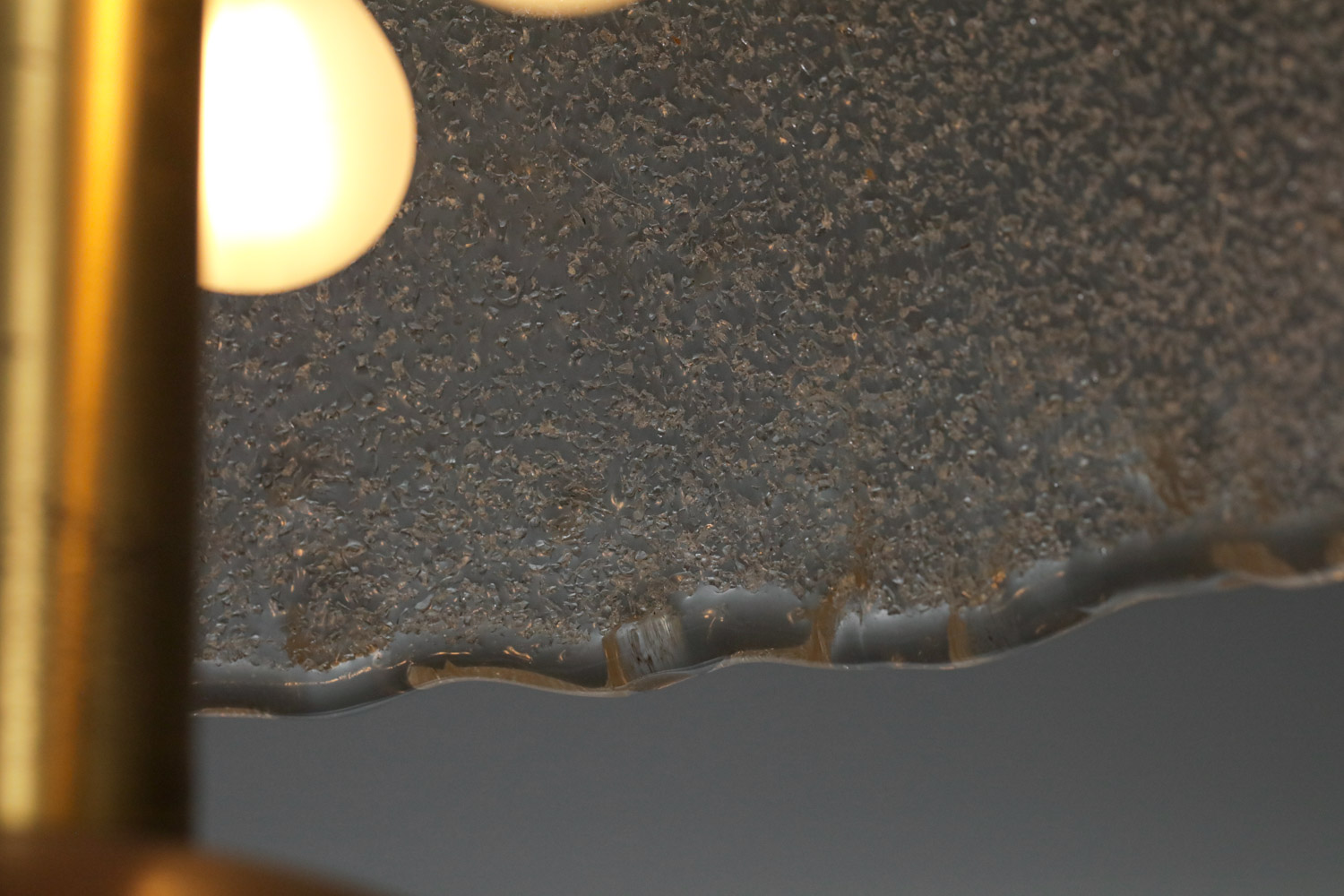 grande lampe à poser italienne attr. angelo brotto demi sphere en verre et laiton H111