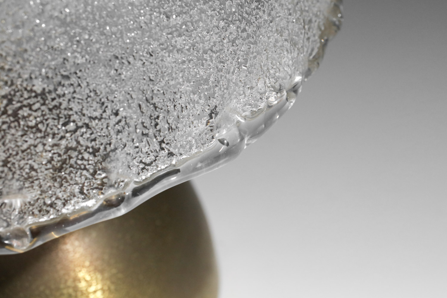 grande lampe à poser italienne attr. angelo brotto demi sphere en verre et laiton H111