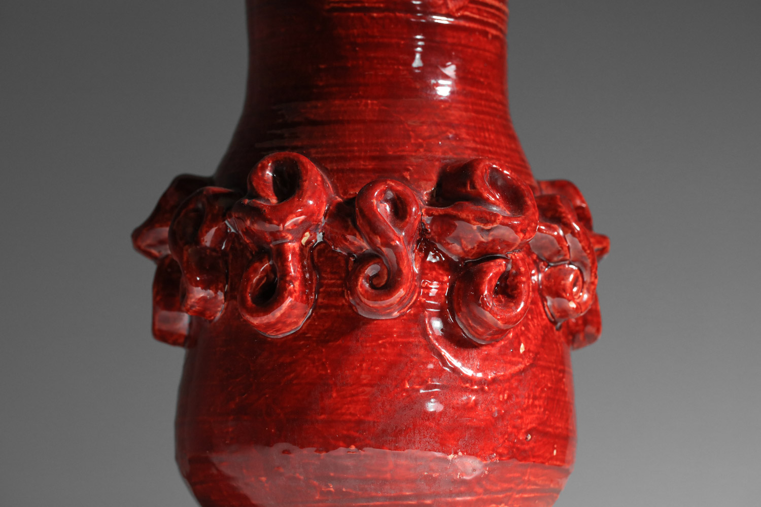 grande lampe de table en céramique Jean Austruy années 50 émaille rouge - H746