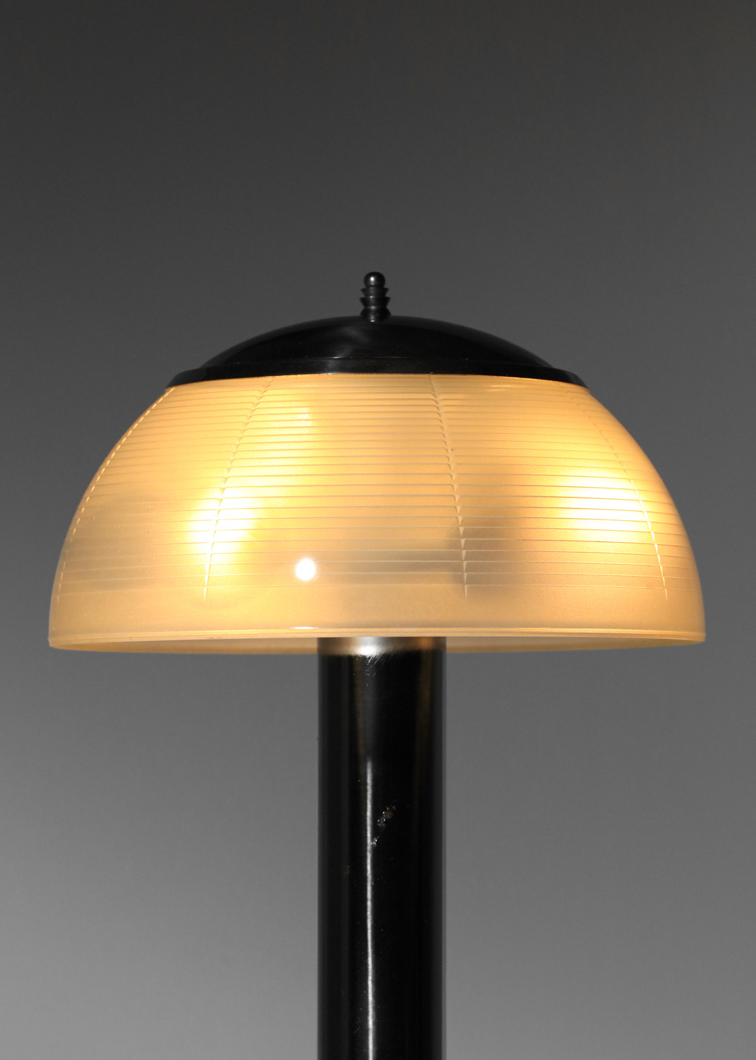 grande lampe de table italienne attr. à Sergio Mazza en metal chromé et verre holophane années 60 H718