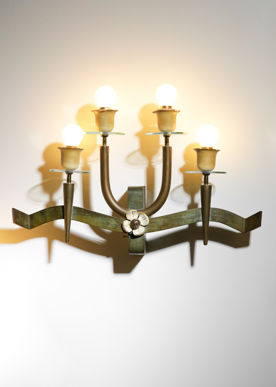 grande paire d appliques italiennes à décor floral 3 diffuseurs en laiton et métal laqué - F483