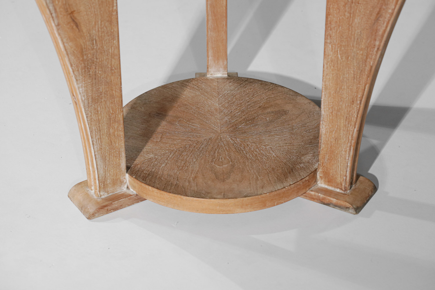 guéridon années 40 art déco en bois céruse style André Arbus - G369