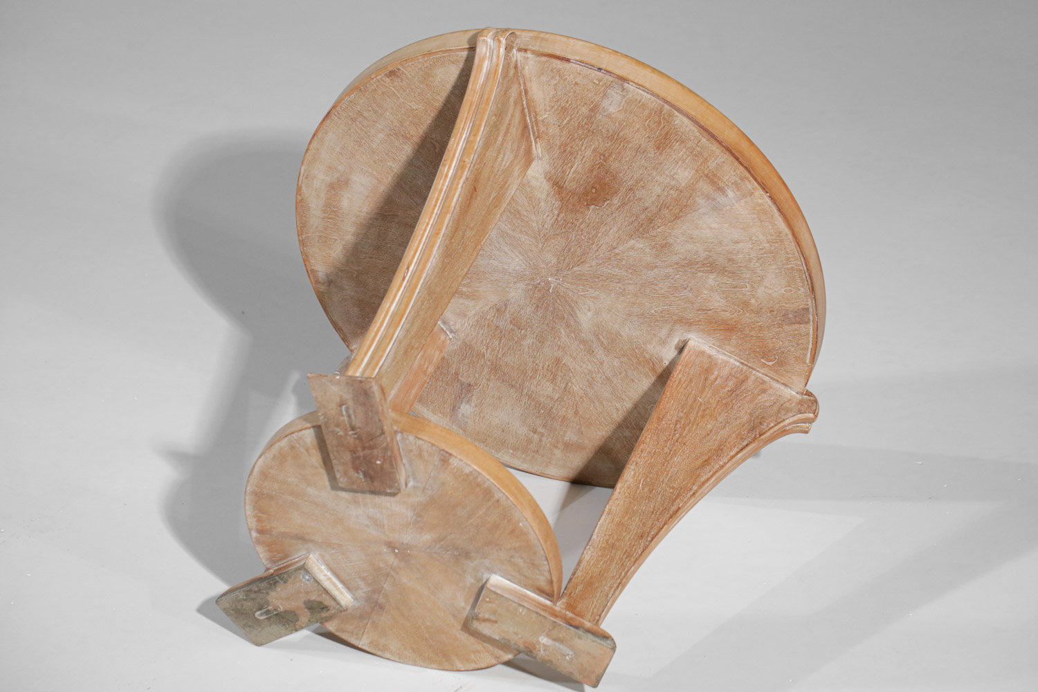 guéridon années 40 art déco en bois céruse style André Arbus - G369