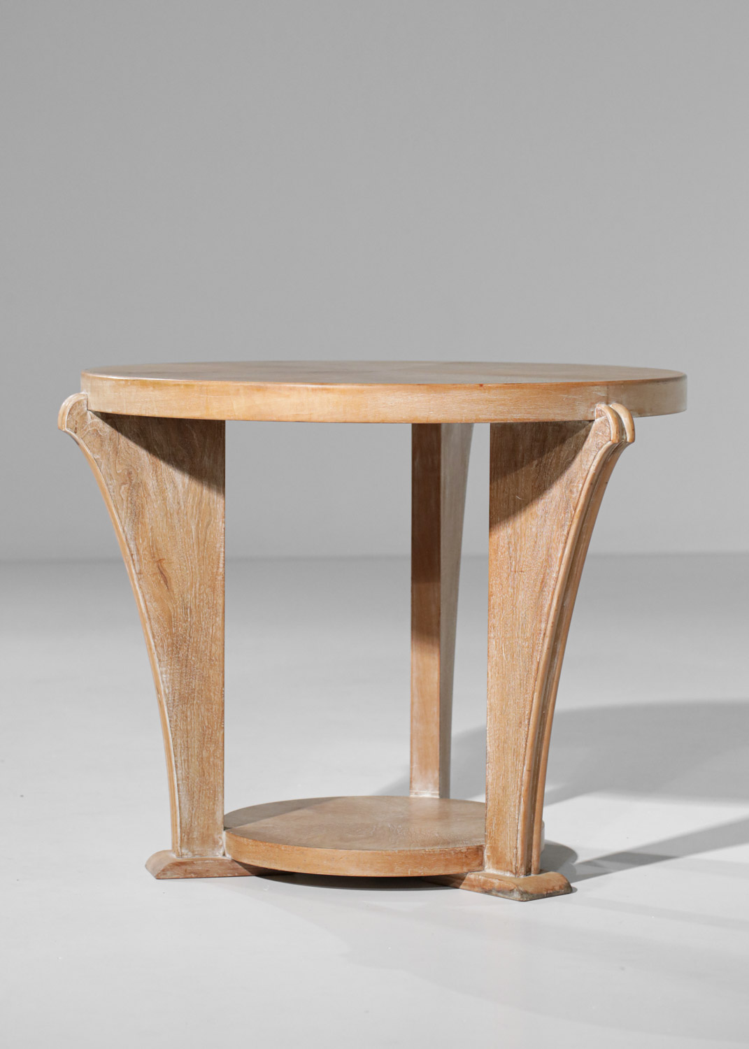 guéridon années 40 art déco en bois céruse style André Arbus - G369