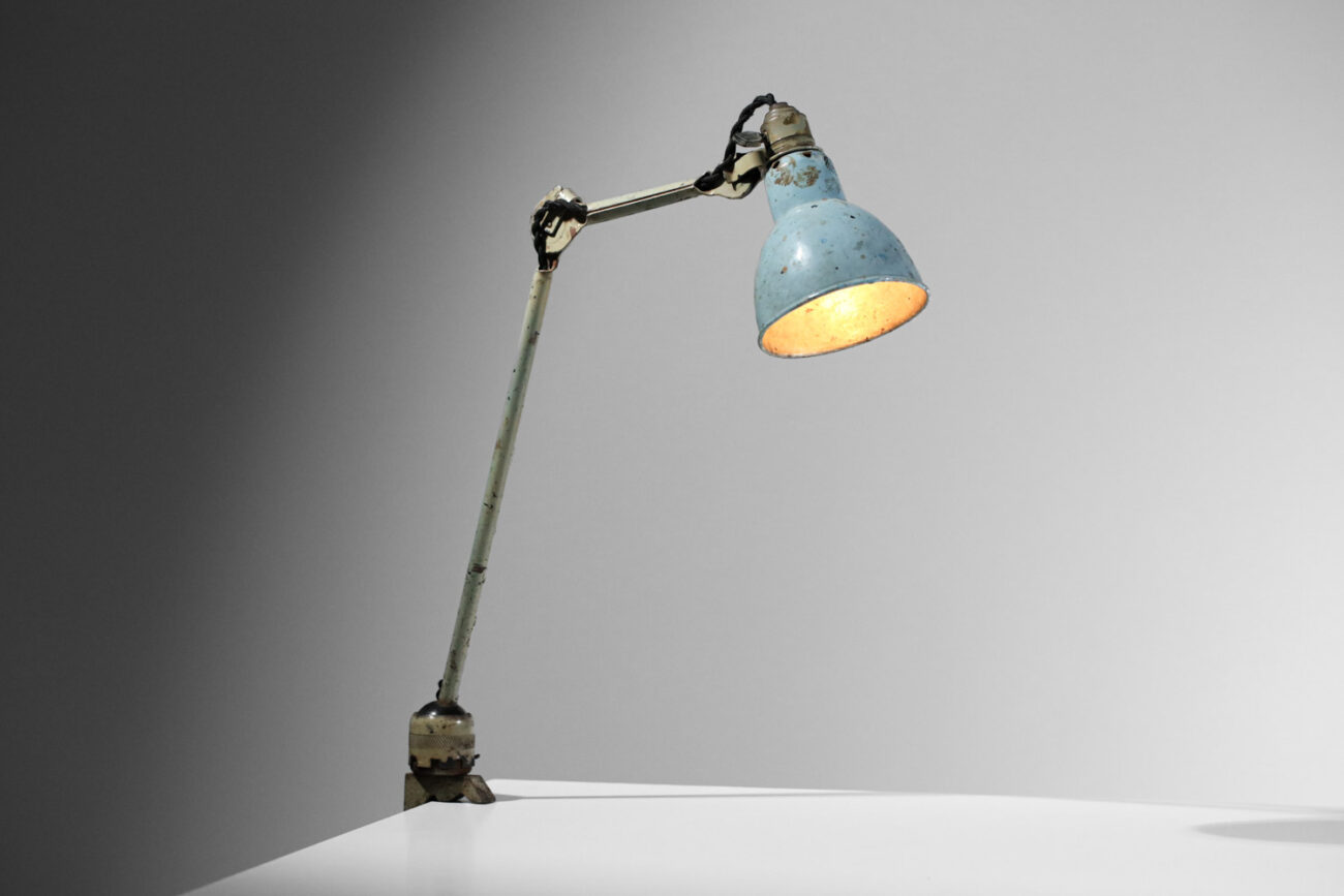 Lampe de table bleue étau par Albert Albin Gras années 50 Le Corbusier - H670