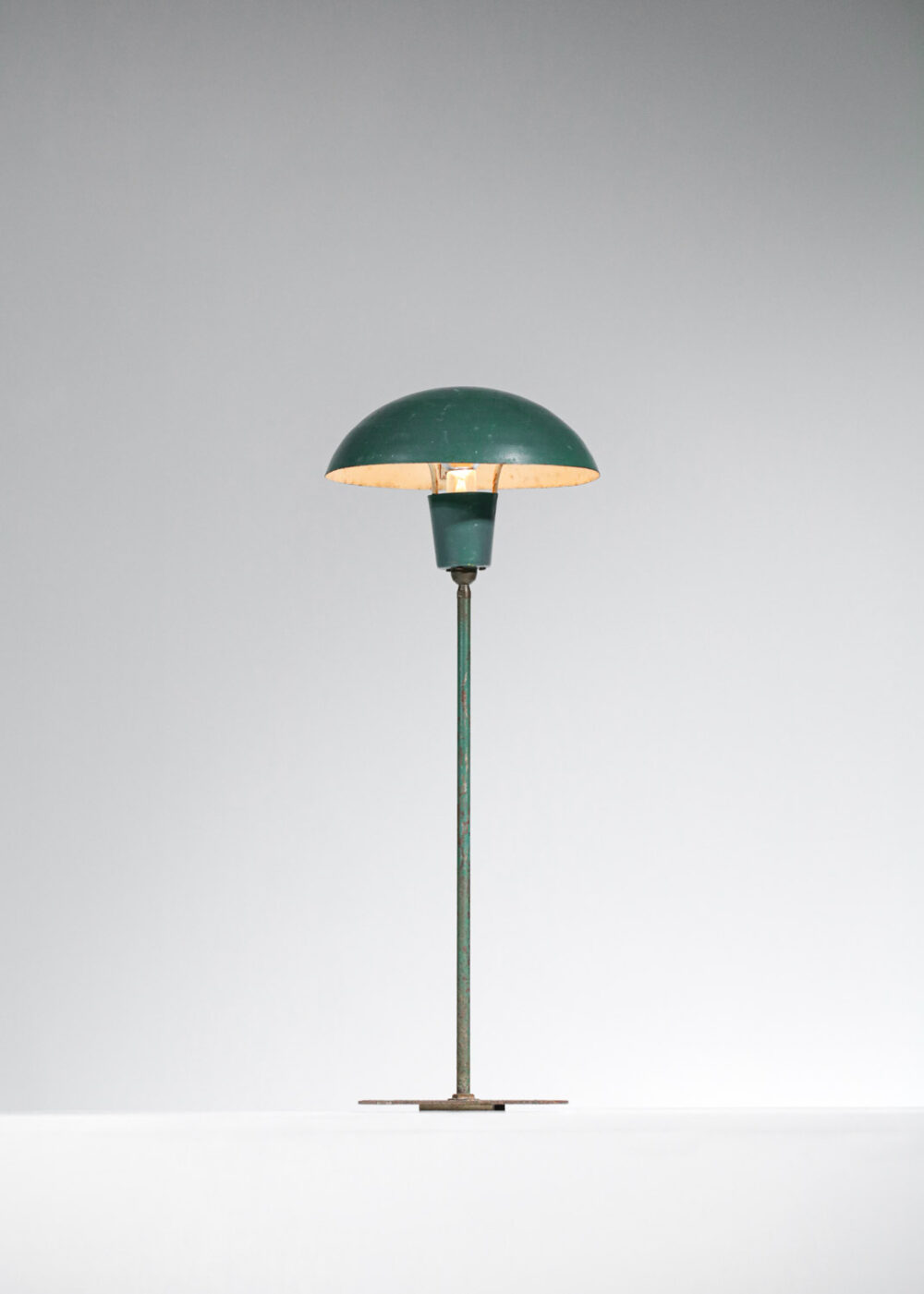 lampe de table danoise extérieur en métal laqué années 50 style Poul Hennigsen - G361