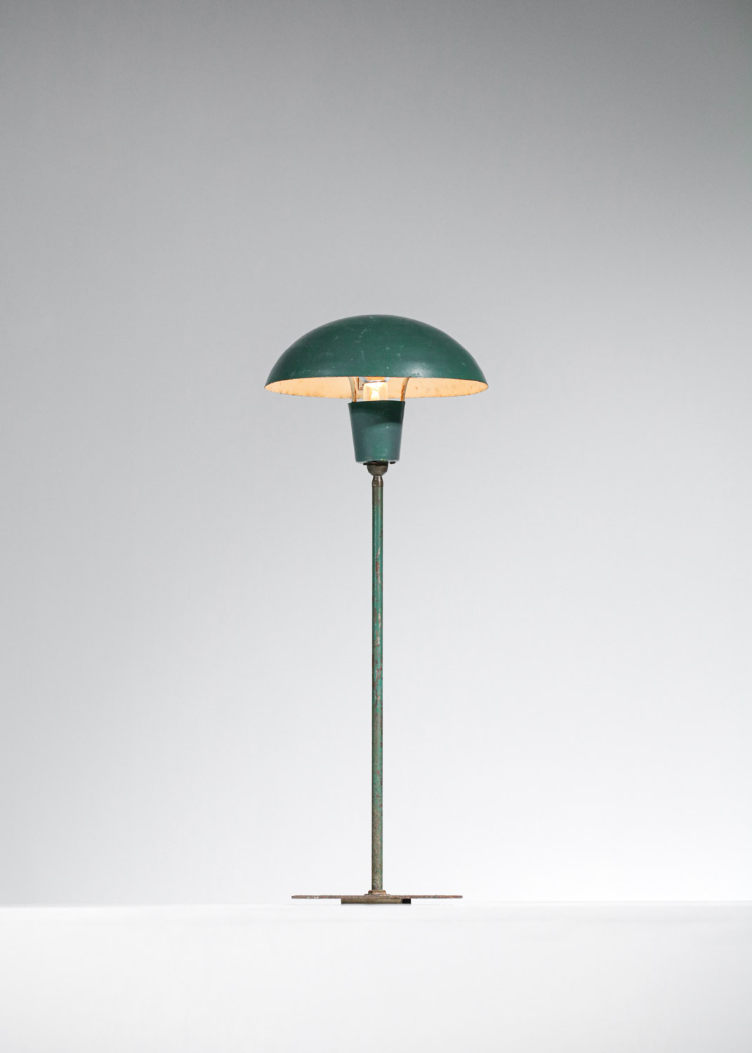 lampe de table danoise extérieur en métal laqué années 50 style Poul Hennigsen - G361